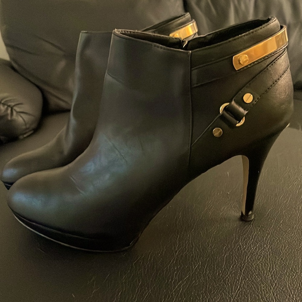 Marc Fisher size 10 black and gold ankle boots